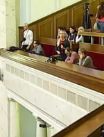 Журналистов в парламенте все-таки посадят за стекло?