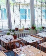 В школу и маршрутку в Донецке попали снаряды. Есть погибшие (фото)