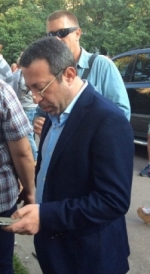 В автомобиле, заблокированном людьми Корбана, нашли доказательства подкупа избирателей его конкурентом (фото)