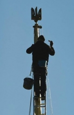 На шпиле здания Верховной Рады звезду заменили на тризуб (Фото)