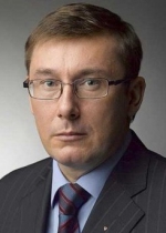 Юрий Луценко призвает родителей забрать своих детей из внутренних войск и академии МВД