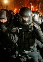 Бойцы спецподразделения "Барс" окружили Евромайдан