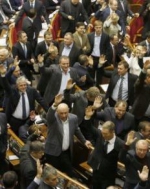 СМИ: Скандальные законы 16 января продолжают действовать