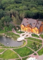 Янукович уверяет, что не является владельцем "Межигорья"