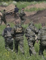 На Луганщину из России прибыло 10 вагонов живой силы и военной техники