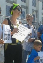 Киевляне вышли на пикет у здания посольства РФ в поддержку Кольченко и Сенцова (фото)