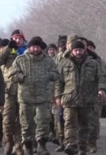 Бойцы 53-й отдельной механизированной бригады отправились вчера днем пешком в Николаев (фото, видео)