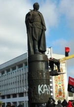 В Днепродзержинске демонтировали памятник Дзержинскому (фото)