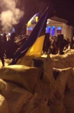 У Черниговской ОГА митингующими начали строить баррикады (+ ФОТО)