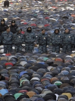 В Москве празднование Курбан-байрама началось под жестким присмотром ОМОНа