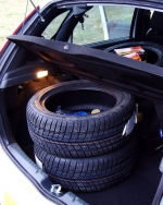 Милиция задерживает водителей за шины в багажниках