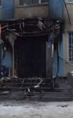 В Ровно подожгли входные двери в офисе Партии регионов (+ ФОТО)