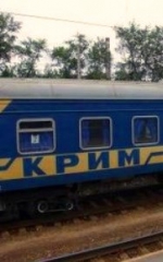 На симферопольском вокзале "дружинники" обыскивают пассажиров поездов, следующих в Крым