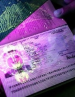 Яценюк говорит, что биометрические паспорта начнут выдавать уже в этом году