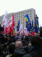 Люди под ЦИК продержались ночь</a>