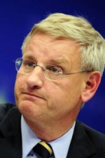 По мнению министра иностранных дел Швеции Карла Бильдта, Россия снова давит на Украину