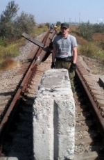 Активисты перекрыли железную дорогу, которая ведет к заводу Фирташа. Севастополь готовится к отключениям света (фото)