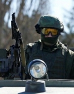 Российские военные в Новоазовске вывезли на допрос всех неместных жителей