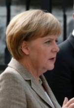 Меркель требует у Путина вывести российские войска из Украины