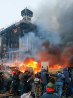 На Майдане снова столкновения между силовиками и митингующими