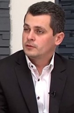 За подкуп избирателей объявлен в розыск кандидат в депутаты Черновицкого горсовета (фото, видео)