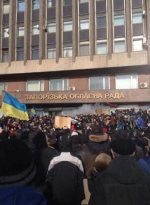 6 тысяч человек штурмуют Запорожскую ОГА (фото)