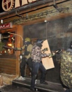 В Штабе нацсопротивления предоставили доказательства того, что столичные рестораны ночью разгромили  "титушки" (фото)