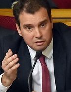 Абромавичус обещает во вторник обнародовать дорожную карту по выводу Украины из экономического кризиса