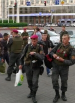 Нацгвардейцы взбунтовались и идут к Порошенко. Там для них подготовили автозаки (фото, видео)