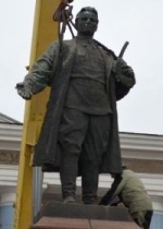 В Запорожье демонтировали памятник  Кирову (фото, видео)