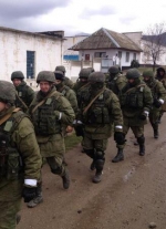СМИ: Российские военные в Крыму ночью могут начать атаку (фото)