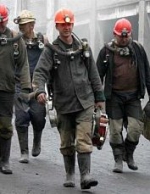 Работники предприятий Ахметова вышли на предупредительную забастовку против сепаратизма (фото)