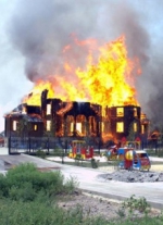 Горловку обстреляли из артиллерии. Минимум пять человек погибло. Сгорел Благовещенский храм (фото, видео)