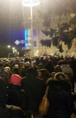 В Чернигове тысячи людей пикетируют здание МВД