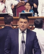 Гройсман открыл заседание Рады, депутаты кричат: "Ганьба!" (фото)