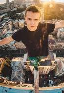 Руфер Мустанг обнародовал видео с высотки в Москве, чтобы помочь задержанным (видео)