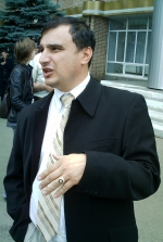 Луганский депутат Медведчука угрожал журналистке страшным проклятием тамплиеров