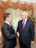 Азаров на этой неделе поедет договариваться с Россией