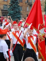 Путин распорядился возродить пионерское движение