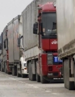 Из-за новых таможенных норм на российско-украинской границе скопились грузовики