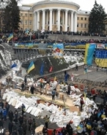 Демонстранты оттеснили "Беркут" к Октябрьскому дворцу. Силовики отстреливаются (фото, видео)