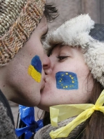 На Майдане проведут субботник и вече