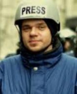 Журналисты подошли впритык к силовикам с призывом не стрелять