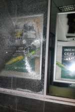 Во Львове отделения российских банков забросали "коктейлями Молотова" (фото)