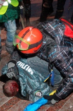 Во время штурма митингующими Украинского дома пострадали двое милиционеров