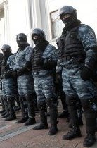 Вокруг Кабмина десятки автобусов с Беркутом