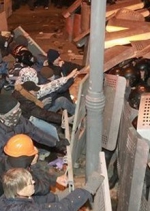 В оппозиции ожидают жесткого штурма новых баррикад на Институтской и Грушевского