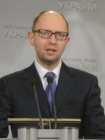 Яценюк: Партию регионов запрещать не будут