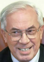 Азаров говорит, что когда-то подрабатывал "журналистикой"