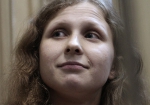 Осужденную участницу Pussy Riot наказали за поздний подъем